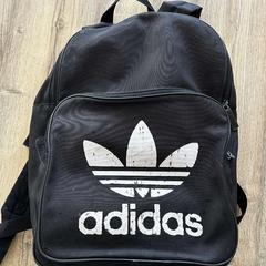 Ryggsekk adidas, som rapportert av Wilmering Brinkum ved bruk av iLost