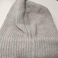 قبعة صغيرة beige، كما تم الإبلاغ عنه بواسطة Centraal magazijn عبر iLost