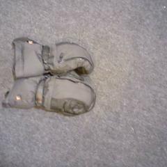 Gloves, as reported by SnowWorld Landgraaf using iLost
