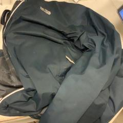 Jacka Zwart, North Face, rapporterat av Artis med iLost