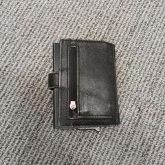 財布 Mahamuud がiLostで Arriva West-Brabant によって報告されました