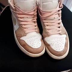 Sapatos, como reportado por RRReis IJssel-Vecht utilizando o iLost