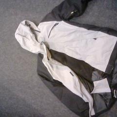 السترة، كما تم الإبلاغ عنه بواسطة SnowWorld Landgraaf عبر iLost