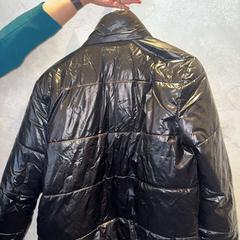 Chaqueta Zwarte jas, segundo informou Van der Valk Hotel Amsterdam-Amstel usando iLost