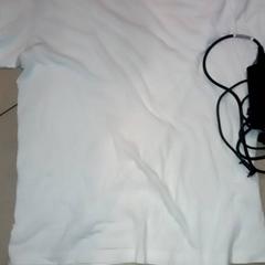 Vêtements & Chargeur d’ordinateur portable, a été signalé par Leonardo Royal Hotel Amsterdam utilisant iLost