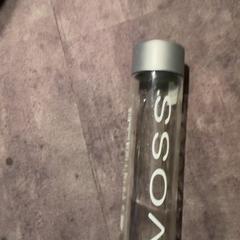 Láhev Glas, jak nahlášeno Van der Valk Hotel Haarlem pomocí iLost