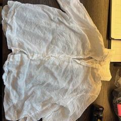 의류 witte blouse, iLost를 사용하여 WestCord Hotel Eindhoven에 보고됨