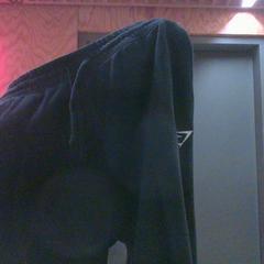 Joggeurs black, a été signalé par MEININGER Hotel Innsbruck Zentrum utilisant iLost