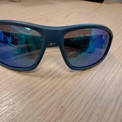 Sonnenbrille, gemeldet von Qbuzz Fryslân über iLost