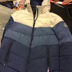 Kurtka, zgłoszono przez Qbuzz U-OV przy użyciu iLost