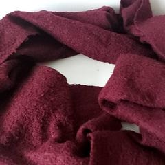 Kleding Sjaal bordeaux, jak nahlášeno Centraal magazijn pomocí iLost