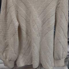 كنزة صوفية، كما تم الإبلاغ عنه بواسطة Inntel Hotels Amsterdam Centre عبر iLost