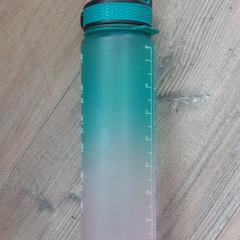 Vattenflaska, rapporterat av Madurodam med iLost