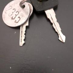 المفاتيح (متنوعة)، كما تم الإبلاغ عنه بواسطة Qbuzz servicepunt  Emmen عبر iLost