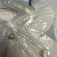 Sandals creme/wit, as reported by Haven Hotel Rotterdam using iLost