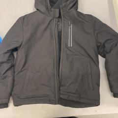 Chaqueta Kinderjas zwart primark, ha sido reportado por IKEA Eindhoven con iLost