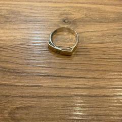 Anel, segundo informou MEININGER Hotel Marseille Centre la Joliette usando iLost