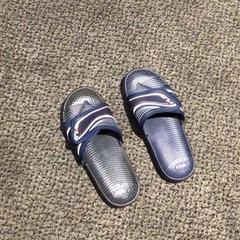 Sandali Donkerblauw, come riportato da Van der Valk Hotel Zwolle utilizzando iLost