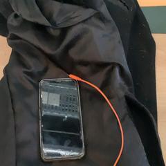 Mobile phone Apple, Jacket & Cable, as reported by MEININGER Hotel Köln West using iLost