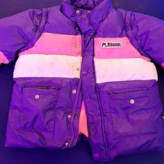 السترة Paars roze witte jas m.rodini، كما تم الإبلاغ عنه بواسطة Schaatsbaan Rotterdam عبر iLost