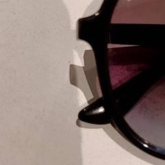 Sunglasses, as reported by De Efteling using iLost