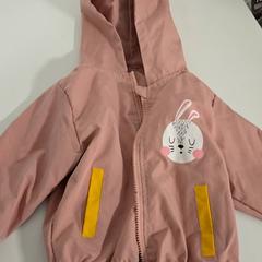 Casaco, como reportado por IKEA Mons utilizando o iLost