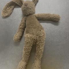 ぬいぐるみ Happy horse bruine konijn がiLostで IKEA Amsterdam によって報告されました