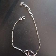 Collier Silver, a été signalé par Conscious Hotel Westerpark utilisant iLost