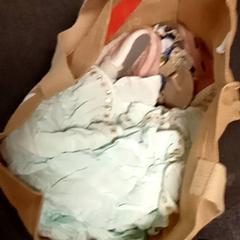 İLost kullanarak Mövenpick Hotel Amsterdam City Centre tarafından bildirildiği gibi Diverse kleding en schoenen tas met en schowneb