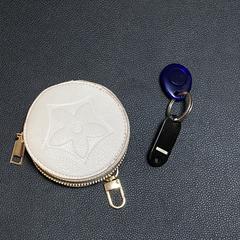 etuitje met (code)sleutel?, amint azt az iLostnak jelentették.