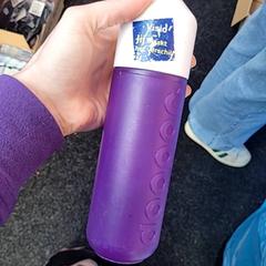 Garrafa Paarse dipper Visid, como reportado por Schaatsbaan Rotterdam utilizando o iLost