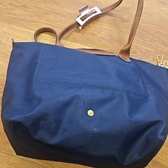 حقائب حمل وحقائب اليد، كما تم الإبلاغ عنه بواسطة GVB عبر iLost