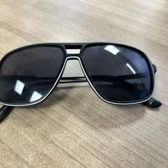 Sonnenbrille Zwart met witte rand, gemeldet von Pathé Maastricht über iLost