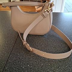 Handbag, as reported by Connexxion Amstelveen using iLost