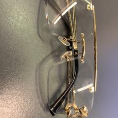 Glasögon, rapporterat av Eindhoven Airport med iLost