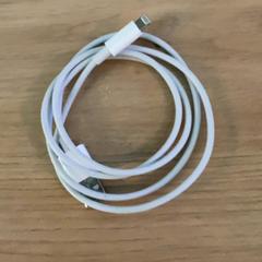 Kabel White, zoals gemeld door MEININGER Hotel Köln West met iLost