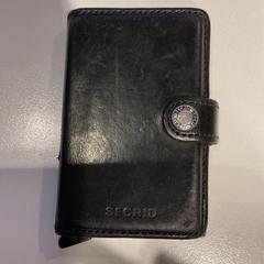 Pasjeshouder Latum., amint azt Gemeente Amsterdam az iLost segítségével jelentette.