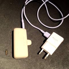 Adapter Chargeur, som rapportert av IKEA Villiers-sur-Marne ved bruk av iLost