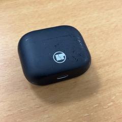 Zwarte airpods zwart, como reportado por VITAZ campus Sint-Niklaas utilizando o iLost