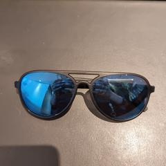 Zonnebril Zwart, blauwe glazen, Quechua, come riportato da Van der Valk Hotel Breukelen utilizzando iLost