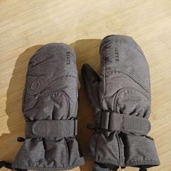 장갑 gray, iLost를 사용하여 Conscious Hotel Westerpark에 보고됨