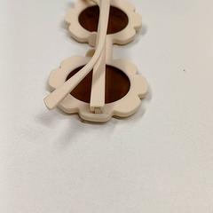 Lunettes de soleil, como reportado por IKEA Clermont Ferrand utilizando o iLost