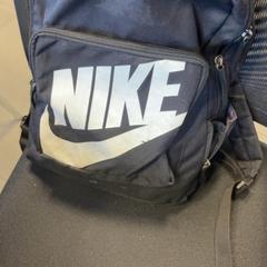 حقائب الظهر والحقائب النهارية، كما تم الإبلاغ عنه بواسطة Regio Antwerpen - Brussel عبر iLost