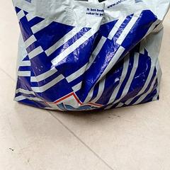 Plastikozko poltsa, gisa salatu by Qbuzz GD Groningen Peizerweg iLost erabiliz