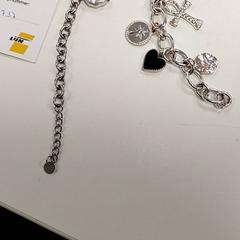 Sieraden - 2 Armbanden aan elkaar., jak nahlášeno Centraal magazijn pomocí iLost