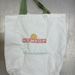 Tas beige med gröna handtag, zoals gemeld door IKEA Linköping met iLost