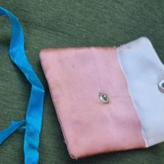 Rood/roze stoffen portemonneetje, as reported to iLost