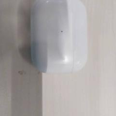 حافظة airpods Apple، كما تم الإبلاغ عنه بواسطة Arriva Limburg Zuid عبر iLost