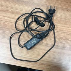 Nabíjačka prenosného počítača black HP laptop charger, ako bolo nahlásené Vrije Universiteit Brussel (VUB) pomocou iLost