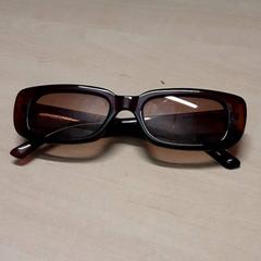 Óculos de sol, como reportado por Arriva Oost-Brabant utilizando o iLost